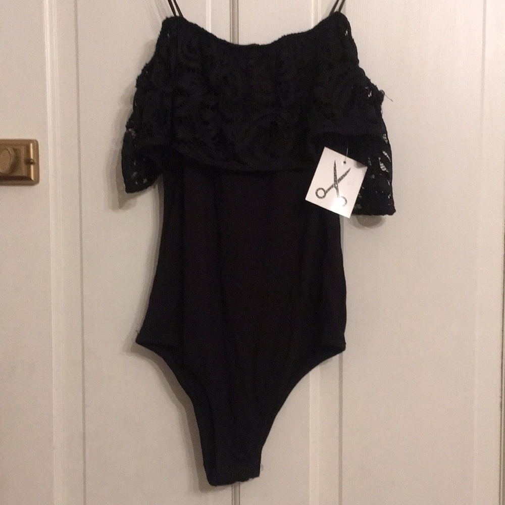 Black Lacey bodysuit 💲